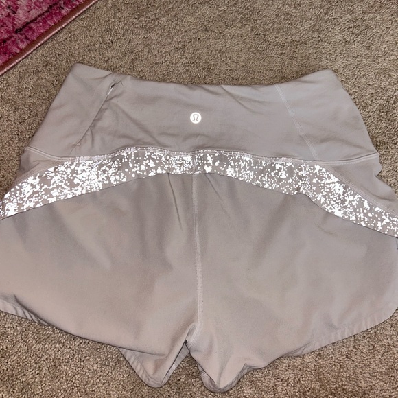 White Lululemon 4” Speed Up Shorts - Picture 4 of 4